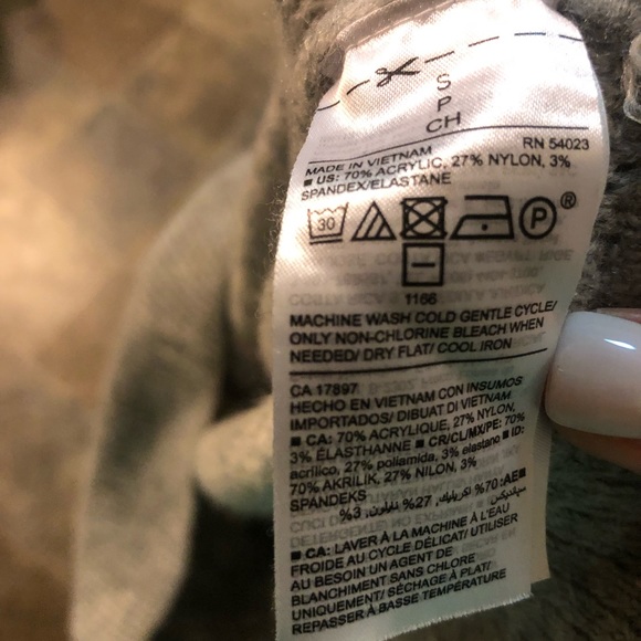 Old Navy Cozy Leopard-Print Crew-Neck Sweater - Picture 8 of 12